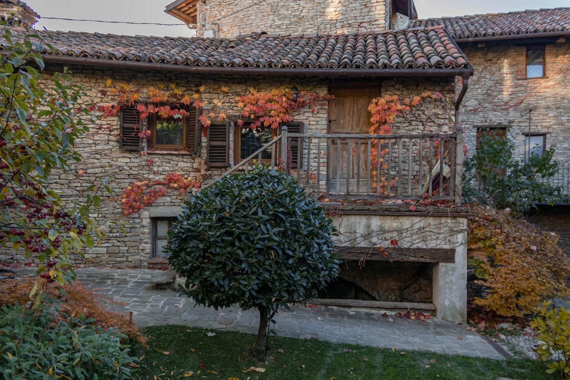 Number 10 Locanda B&B Belvedere Langhe Kültér fotó