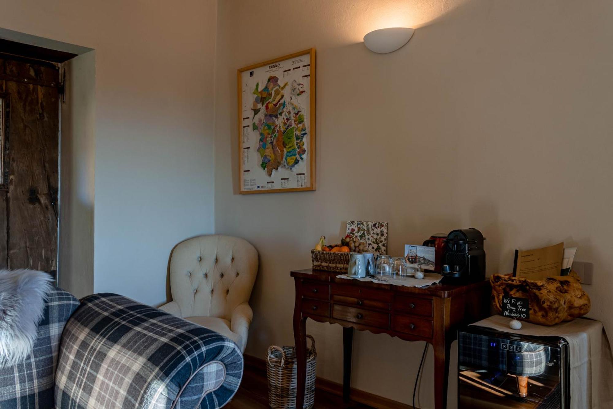 Number 10 Locanda B&B Belvedere Langhe Kültér fotó